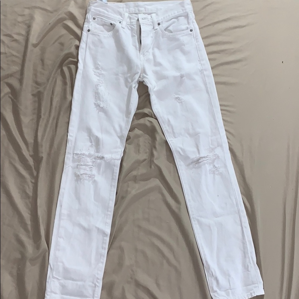 Men’s white Levi jeans